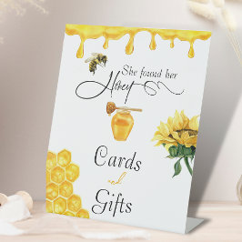 Expositor En L Elegante, Encontró Su Ducha De Novias De Abeja