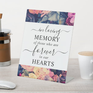 Expositor En L En la memoria amorosa Moody Floral Pattern