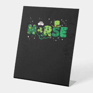 Expositor En L Enfermera irlandesa Stethoscope Scrub St Patricks