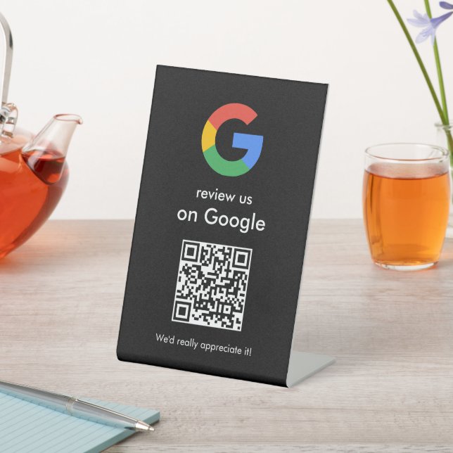 Expositor En L Escaneo moderno para revisar el código QR de la se (In Situ)