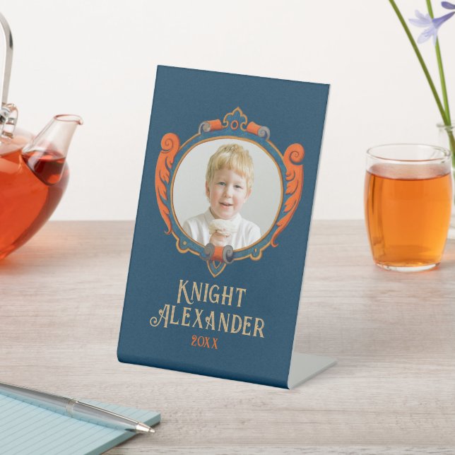 Expositor En L Escudo Medieval Cubierta De Brazos Knight Foto (In Situ)