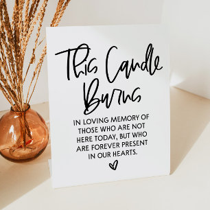 Expositor En L Esta Vela Se Quema En El Rótulo Memorial Del Boda