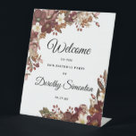 Expositor En L Fall Flowers 60th Birthday Party Welcome<br><div class="desc">Bienvenido a su fiesta de cumpleaños número 60 con este elegante cartel de bienvenida floral. Dos arreglos de bonito de flores rojas burdeos, flores silvestres color rosa malva y flores blancas decoran el cartel. La bienvenida y el nombre del celebrante de cumpleaños están escritos en un gran tipo de letra...</div>