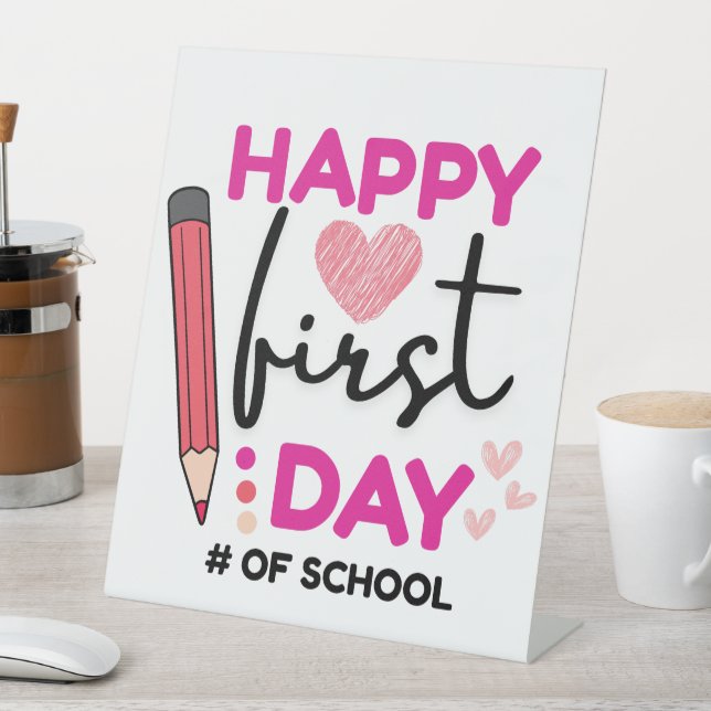 Expositor En L Feliz primer día de clases, corazones íntimos (In Situ)