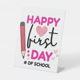 Expositor En L Feliz primer día de clases, corazones íntimos