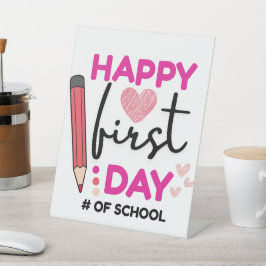 Expositor En L Feliz primer día de clases, corazones íntimos