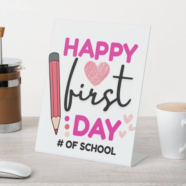 Expositor En L Feliz primer día de clases, corazones íntimos (In Situ)