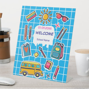 Expositor En L Feliz Primer Día De La Escuela