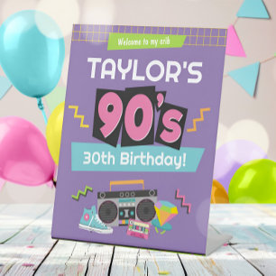 Expositor En L Fiesta de cumpleaños de los 90, Rótulo Pedestal de