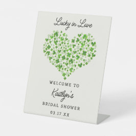 Expositor En L Fiesta de Despedida de Soltera del Día de San Patr