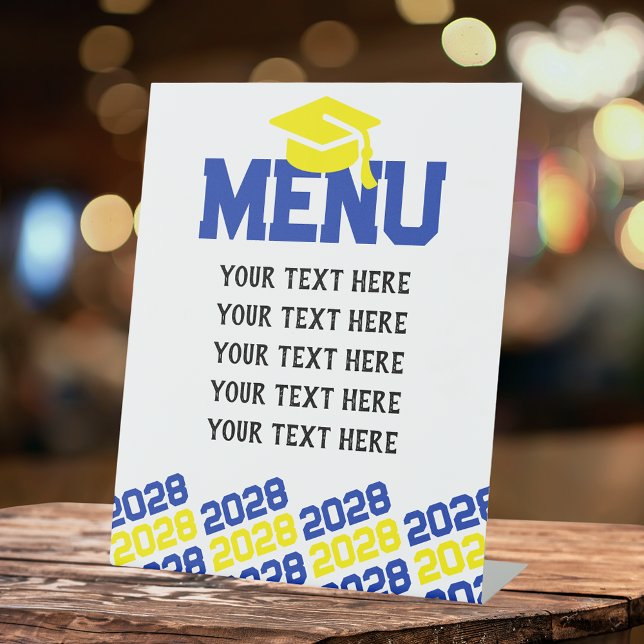 Expositor En L Fiesta del menú de graduación azul y amarillo (Blue, Yellow and White Graduation Cap Class Year Menu Pedestal Table Sign)