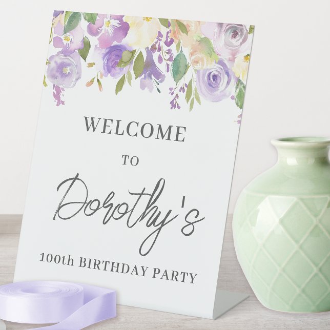 Expositor En L Floral morada Rosa 100 cumpleaños bienvenida (Need more matching party supplies? Paper plates, napkins, balloons. Message me for help to find them)