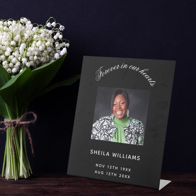 Expositor En L Foto conmemorativa del funeral en blanco negro (Subido por el creador)