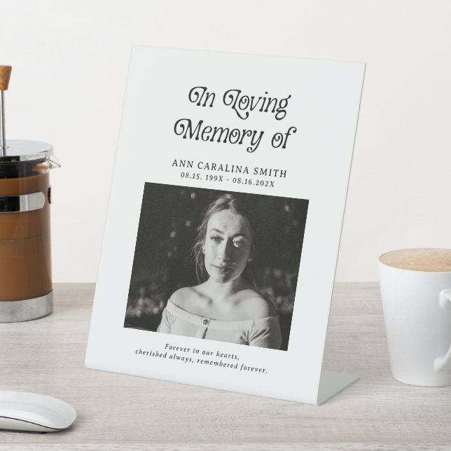 Expositor En L Foto Mínima Del Funeral Retro En La Memoria Amable (In Situ)