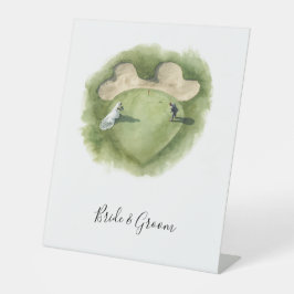 Expositor En L Golf Wedding  Bride and Groom on putting green