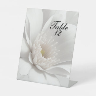 Expositor En L Hermosa y delicada flor blanca número de mesa