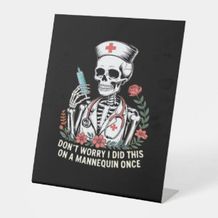 Expositor En L Humor de Chiste de la enfermera Skeleton Halloween