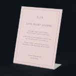 Expositor En L Juego de Baby Shower Simple Pink Late Night Diaper<br><div class="desc">Moderno "Late Night Diapers" (pañales nocturnos) en un juego de ducha para bebés con un diseño simple y minimalista con el monograma de Mamá en Ser y todo el texto en gris sobre un fondo rosa pastel. Una elección elegante para una ducha de chica.</div>