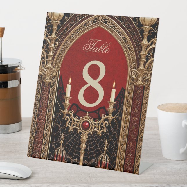 Expositor En L La elegancia oscura del estilo gótico. (In Situ)