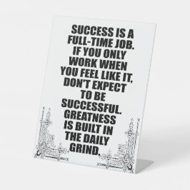 Expositor En L La grandeza se construye en el día a día