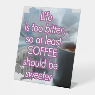Expositor En L La vida es demasiado amarga, el café debería ser m
