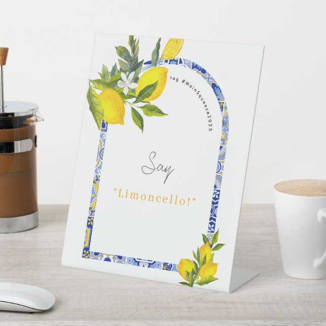 Expositor En L Lemon Mediterranean Bridal Shower Photo Booth (In Situ)