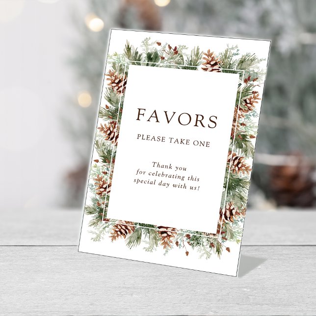 Expositor En L Letrero de pedestal de boda para el invierno (Pinecone Floral Winter Favors Wedding Table Top Pedestal Sign by Painted Paperie
)