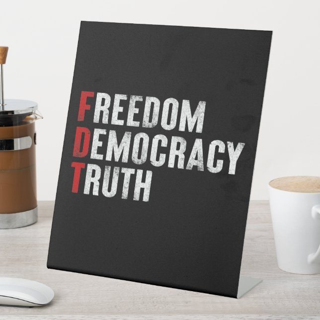Expositor En L Libertad Democracia Verdad (In Situ)