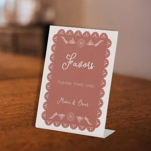 Expositor En L Los favores matrimoniales toman un papel picado me (Wedding Favors Take One Papel Picado Mexican Pedestal Sign)