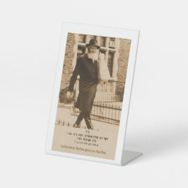 Expositor En L Lubavitcher Rebbe yendo al Ohel. 770. Chabad