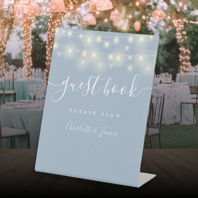 Expositor En L Luces de Cadena Azul Polvoriento Letrero de Libro  (String Lights Dusty Blue Script Guest Book Pedestal Sign)