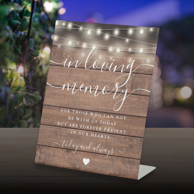 Expositor En L Luces de Cuerda de Madera Rústica de Recuerdo con  (In Loving Memory Memorial Rustic Wood String Light Pedestal Sign)
