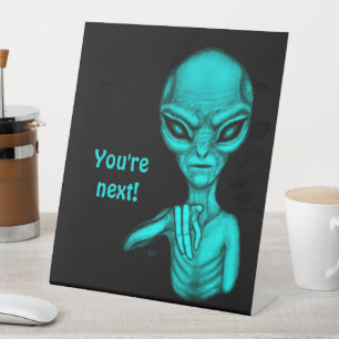 Expositor En L ¡Mala Alien, eres la siguiente!