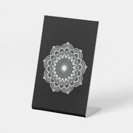 Expositor En L Mandala Blanco sobre Fondo Negro