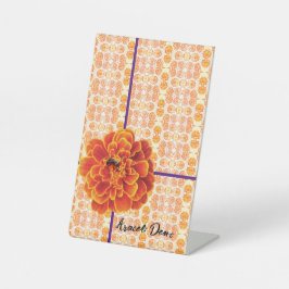 Expositor En L Marigolds y Bee