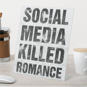 Expositor En L Medios sociales matan romance
