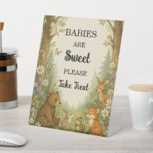 Mesa de dulces para baby shower en el bosque Anima