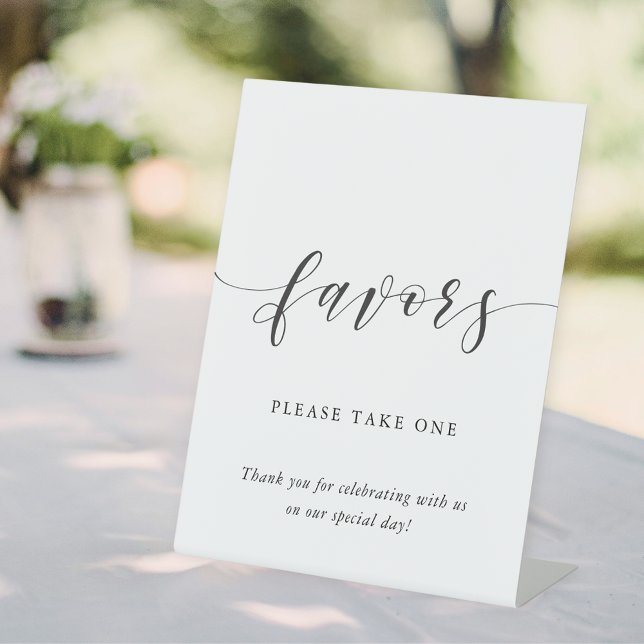 Expositor En L Mesa de favoritos de boda moderna caligrafía (Subido por el creador)