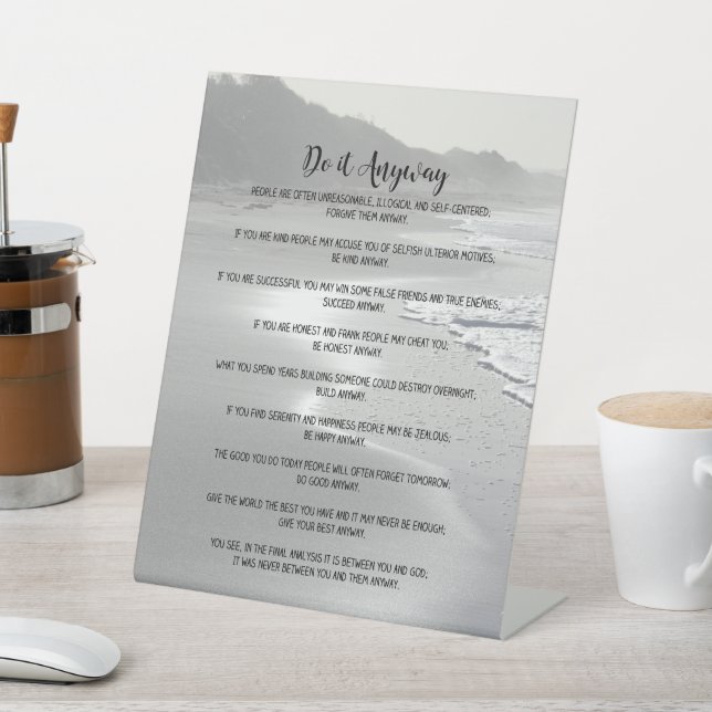 Expositor En L Misty Ocean Beach Lo Hace De Todas Maneras (In Situ)