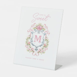 Expositor En L Monograma de Escudo floral romántico   El amor es