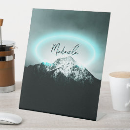 Expositor En L Monograma misterioso de neón azul de montaña nevad