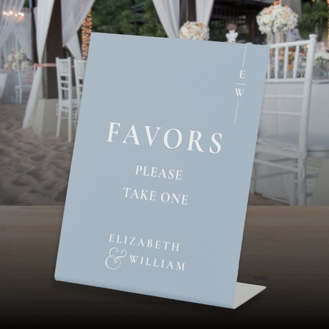 Expositor En L Monograma moderno azul turbio favorece al Boda (Dusty Blue Modern Monogram Favors Wedding Pedestal Sign)