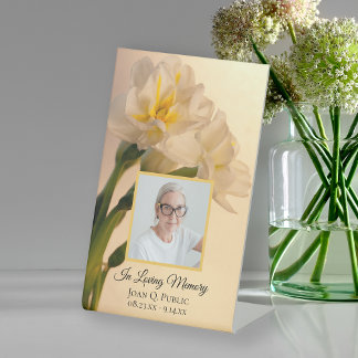 Expositor En L Monumento al funeral de Daffodils Blancos Dobles