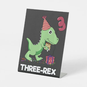 Expositor En L Niño de 3 años de edad dinosaurio tres niños de se