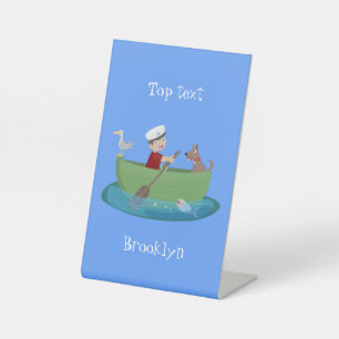 Expositor En L Niño pequeño marinero y personalizado de un bote d