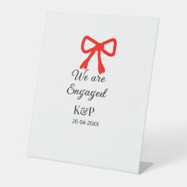 Expositor En L Nos comprometemos a añadir nombre letra arco rojo 