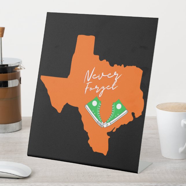 Expositor En L Nunca olvidemos el tributo a Uvalde (In Situ)