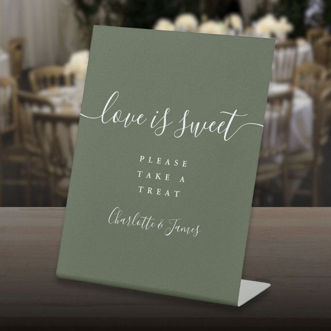 Expositor En L Olive Green Signature Script El Amor Es Dulce Favo (Olive Green Signature Script Love Is Sweet Favour Pedestal Sign)