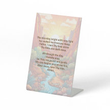 Oración matutina de un niño sobre el Rótulo peaton