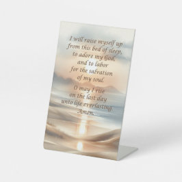 Expositor En L Oración matutina en un Rótulo peatonal